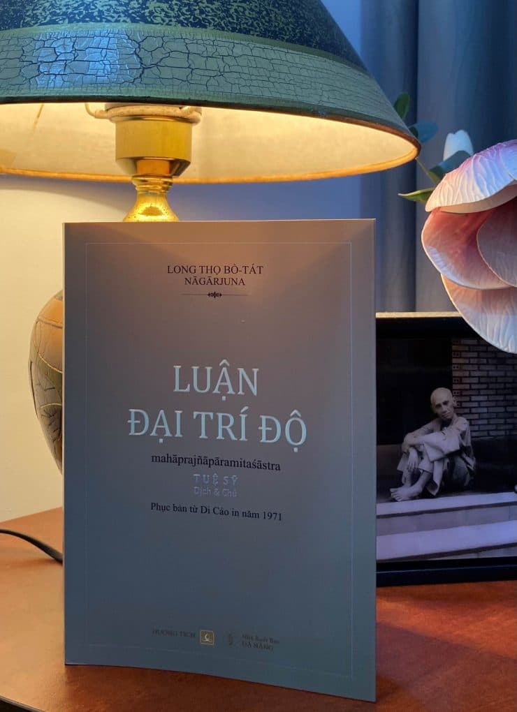 Ảnh bìa Luận Đại Trí Độ (Trí độ Tử Tuệ Sỹ dịch từ bản chữ Hán của Kumārajīva, 1971)